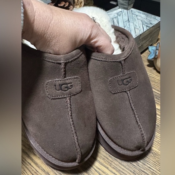 UGG slippers chocolate brown size 7 - Picture 4 of 7
